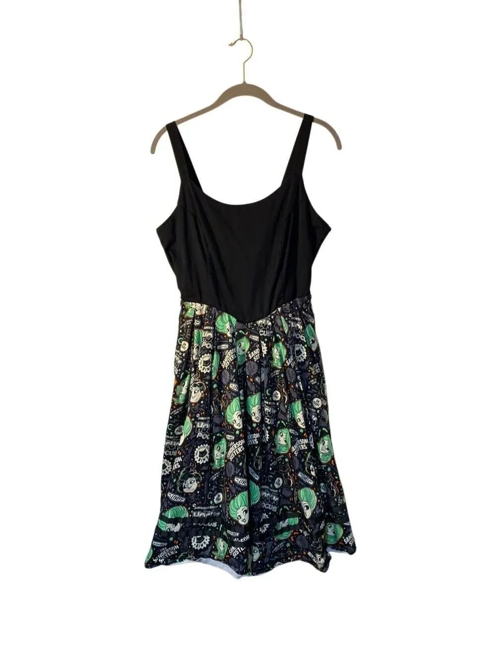 Disney store women’s hocus-pocus witches, green, and black dress M
